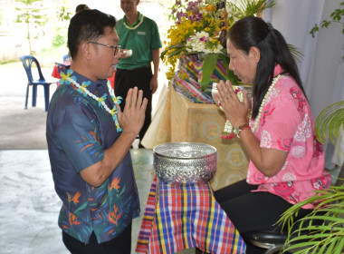 พิธีสรงน้ำพระและรดน้ำ﻿ขอพรเนื่องในประเพณีวันสงกรานต์ ... พารามิเตอร์รูปภาพ 8